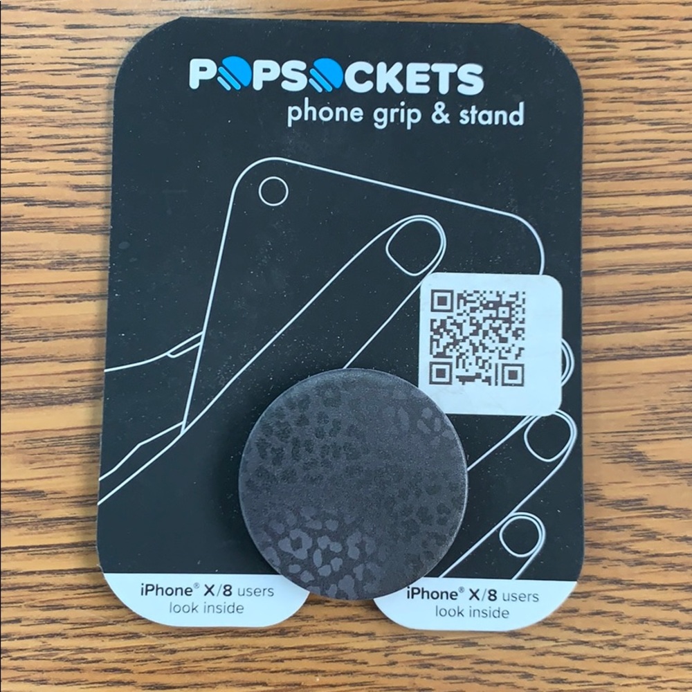 Black leopard print popsocket